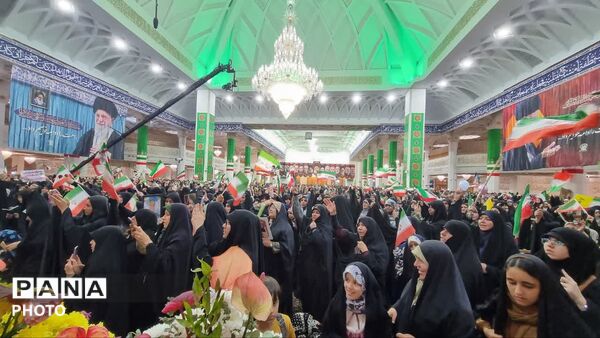 همایش دختران ایران در حرم بانوی کرامت