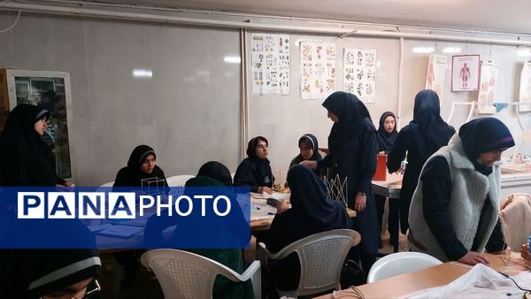 کارسوق سازه های سرنگی در دبیرستان دخترانه شاهدبحرینیان ناحیه۴ اصفهان