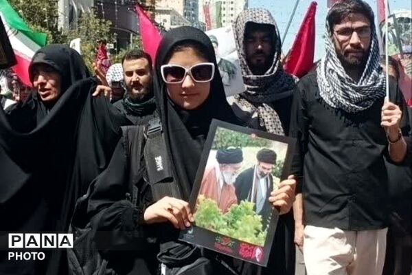 عبورِ پیکرِ عشق؛ آخرین وداع در مشهد از پشتِ شیشه‌های غبارگرفته