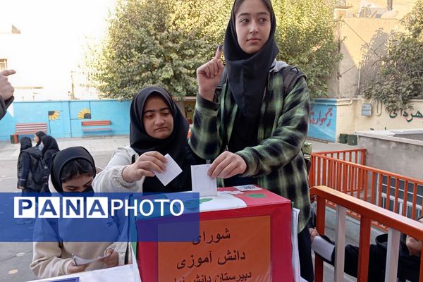 جوانه های دموکراسی در قدس؛شور وهیجان دانش آموزان قدس در انتخابات شورای دانش آموزی