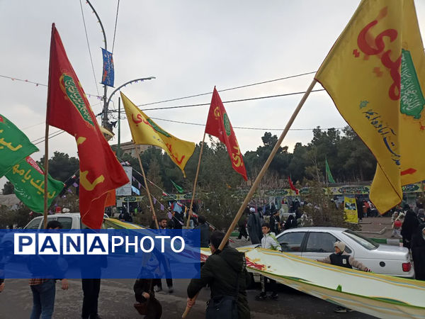 شادپیمایی مردم قم در جشن نیمه شعبان