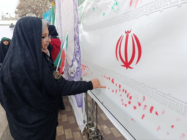 حضور چشمگیر مردم بجنورد در راهپیمایی ۲۲ بهمن