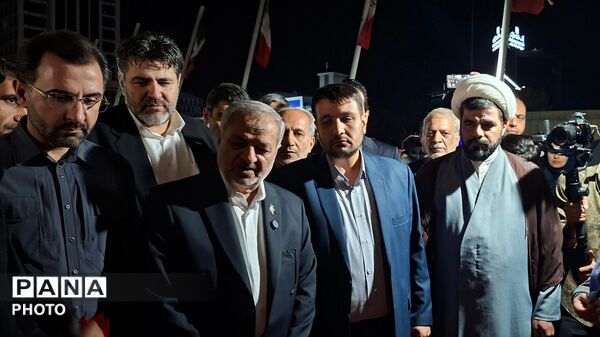 نماز جماعت در میدان جانباز مشهد با حضور وزیر آموزش و پرورش