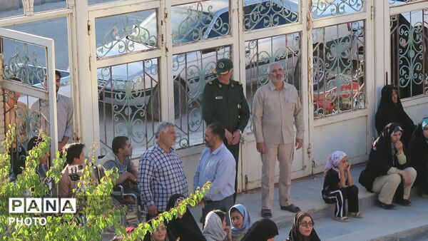 مراسم اهتزاز پرچم سرخ خونخواهی رهبر شهید بر گنبد مسجد الزهرا (س) شهربن