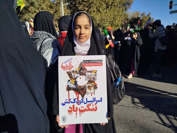 راهپیمایی 13 آبان با حضور حداکثری دانش آموزان در شهرستان نیشابور 