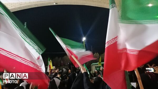  حضور مردم بروجن در یادبود روز دختران میناب