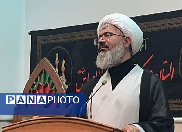 دیدار اعضای بسیج دانش آموزی و اعضای انجمن اسلامی با امام جمعه شهرستان کاشمر 