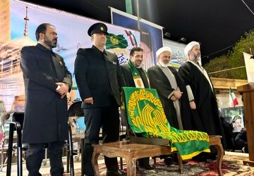 جشن ولادت امام رضا(ع) در اسکو با حضور خادمان حرم رضوی و پرچم متبرک


