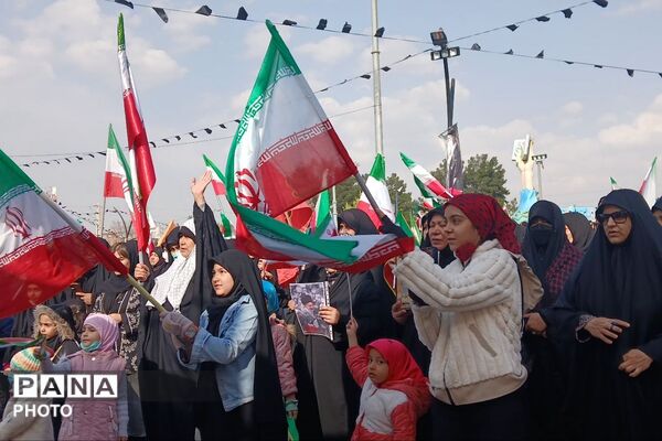 تجدید بیعت فرهنگیان و دانش آموزان بصیر و غیور  پاکدشت  با رهبر معظم انقلاب