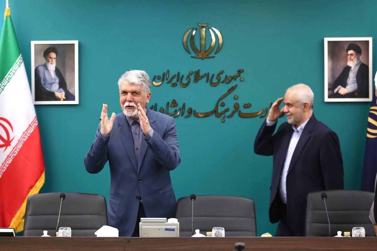 وزیر فرهنگ: کانون‌های فرهنگی مساجد، پایگاه ارتباطی با خانواده شهدا باشد