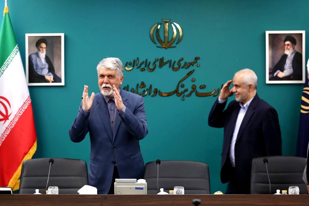 وزیر فرهنگ: کانون‌های فرهنگی مساجد، پایگاه ارتباطی با خانواده شهدا باشد
