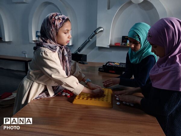  حضور دانش آموزان وکودکان در مجموعه فرهنگی آدینه شهر بار