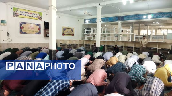 اولین نماز جماعت دبیرستان شاهد ابوذر غفاری در سال تحصیلی جدید 