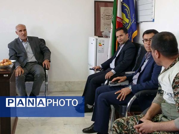 آغاز سال تحصیلی با اهدا کیف و لوازم تحریر به دانش‌آموزان تحت حمایت کمیته امداد در خلیل آباد