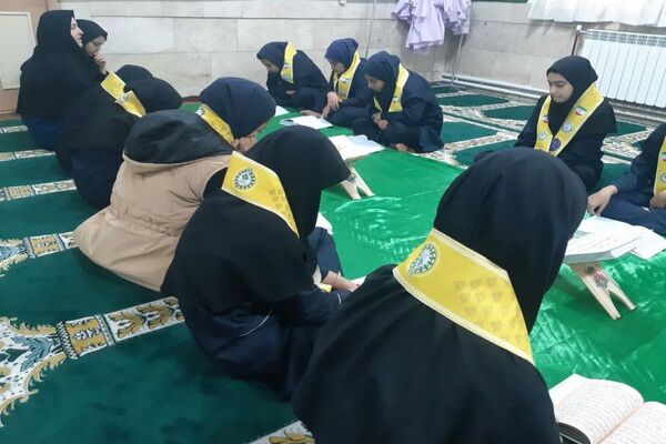 محفل انس با قرآن کریم در دبیرستان شهید مجید دهنوی نیشابور