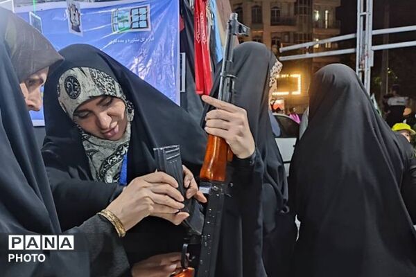 خدمت رسانی دانش‌آموزان و فرهنگیان دبیرستان تزکیه شهرری در موکب بسیج دانش آموزی 