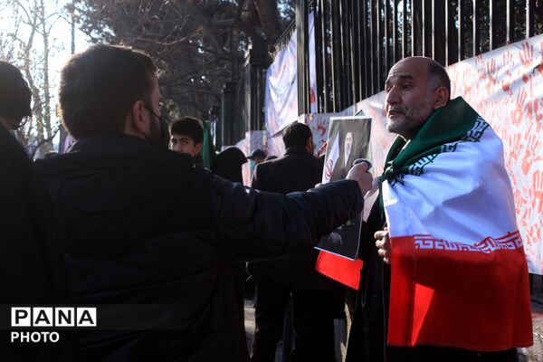 بیعت مردم تهران با سومین رهبر انقلاب