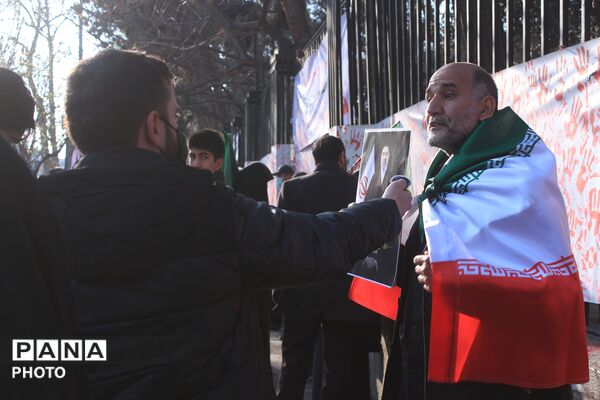 بیعت مردم تهران با سومین رهبر انقلاب