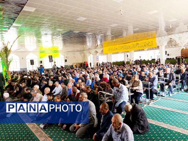 نماز جمعه ای با رنگ خون شهید در کاشمر