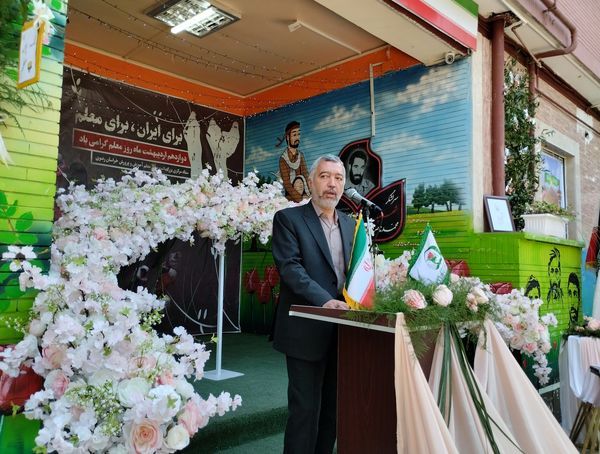 به صدا درآوردن زنگ سپاس‌ معلم در مدرسه شاهد شهید ناصری