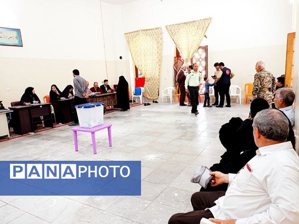 حضور گسترده مردم کاشمر در پای صندوق‌های رأی