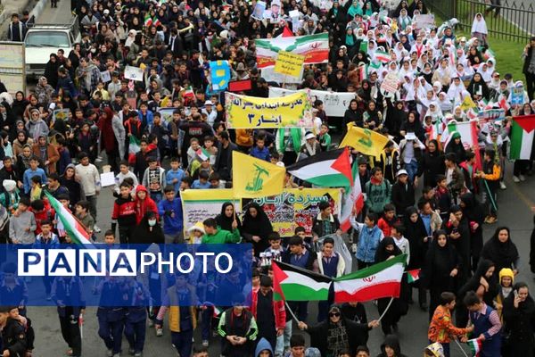 حضور پرشور دانش‌آموزان فشافویه در راهپیمایی ۱۳ آبان