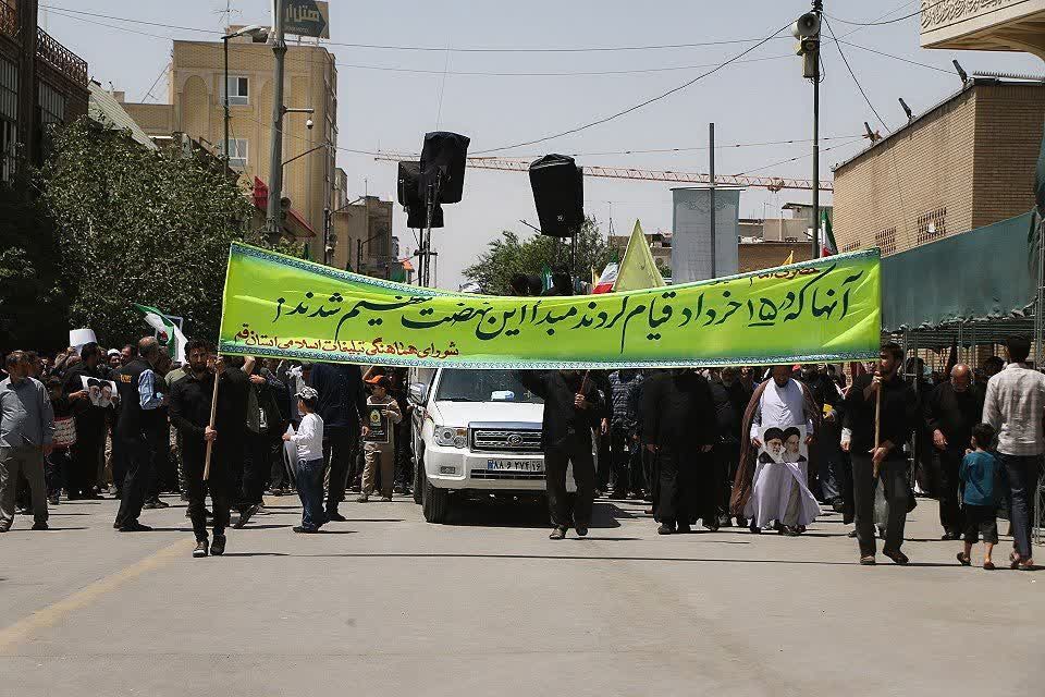 راهپیمایی تجدید میثاق مردم قم در سالروز قیام 15 خرداد