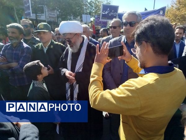 مردم کاشمر با گام‌های استوار در مسیر آرمان‌های انقلاب گام برداشتند 