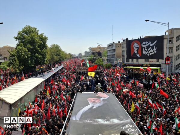 تصاویری از وداع میلیونی مردم ایران با رهبر شهیدشان