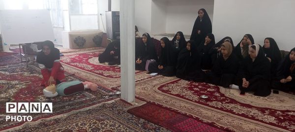 دوره‌ ی آموزشی کمک‌های اولیه و امداد و نجات در روستای سربالا