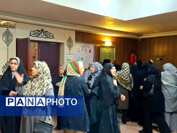 انتخابات اعضای انجمن اولیا و مربیان دبیرستان دخترانه انقلاب ناحیه دو