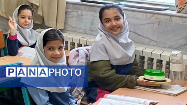 صبحانه سلامت با تم پرچم در دبستان دخترانه فرهنگیان ۱