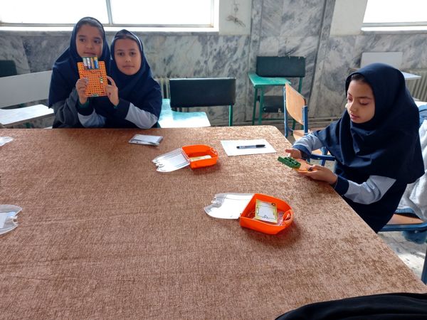 بازدید دانش آموزان دبستان ناهید نخودی از پژوهشرای نیشابور