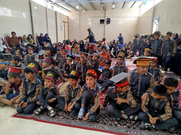 جشن الفبا دانش‌آموزان پایه اول دبستان شهید پسندیده فدافن
