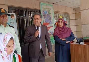 کلاس اولی‌ها با جشن شکوفه‌ها به مدرسه آمدند