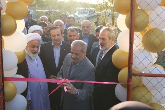 افتتاح زمین چمن مصنوعی طرح میدان همدلی در قزوین/ بازدید وزیر آموزش‌وپرورش از اردوگاه دانش‌آموزی شهید بابایی