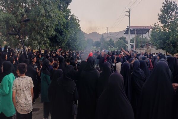 مراسم نمادین آتیش زدن خیمه ها در عصر روز عاشورا در شهر بار
