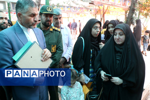 عطرافشانی مزار شهدای فرهنگی استان قم