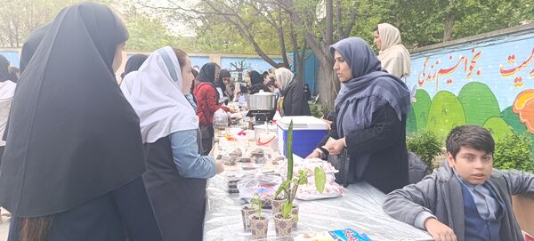 برپایی بازارچه در  دبستان امام جعفر صادق (ع) آشخانه