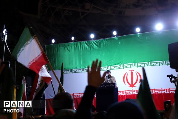 حضور پررنگ اداره آموزش و پرورش در راهپیمایی میدان انقلاب