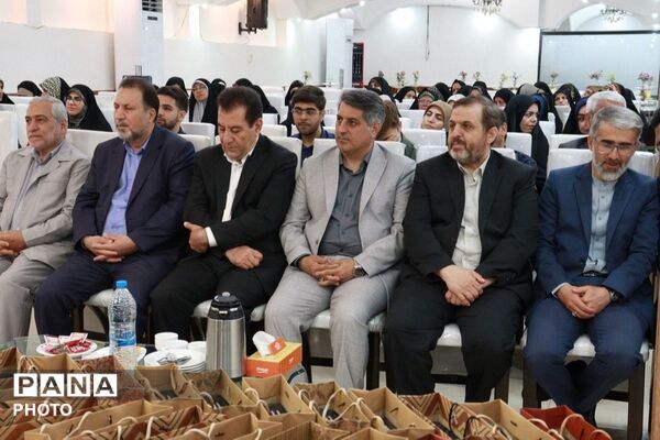 تجلیل از معاونین پرورشی و مربیان تربیتی منطقه ۱۴ تهران