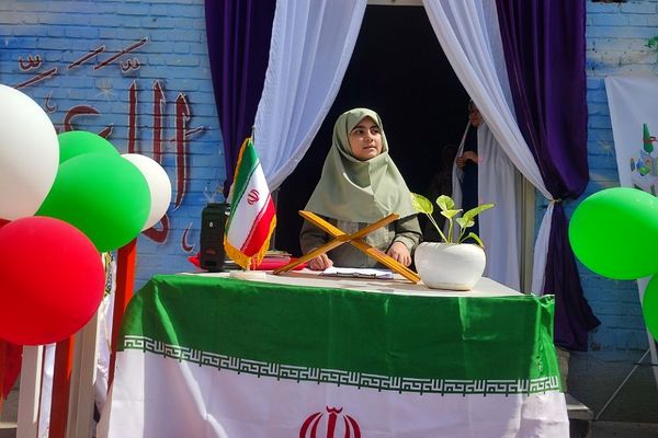 از درس تا دفاع مقدس،دانش آموزان پای کار یاد شهدا با طنین صدای زنگ مقاومت و ایثار 