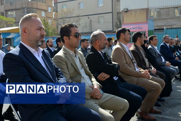 حاج مجید خوئی و بانو کمپانی، سازندگان ۹ کلاس جدید برای دختران بهارستانی