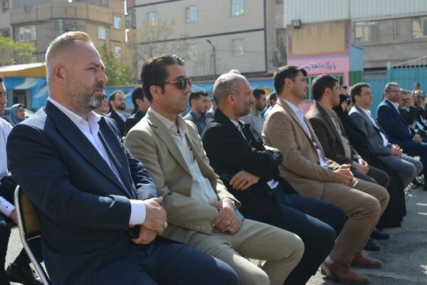 حاج مجید خوئی و بانو کمپانی، سازندگان ۹ کلاس جدید برای دختران بهارستانی