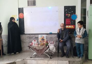 اجرای طرح خادم الشهید در کلاس سوم دبستان اقا مصطفی خمینی کاشمر 