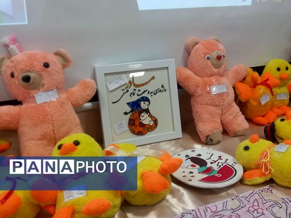 نمایشگاه مدرسه آرمانی هنر آسمانی در دبیرستان فرهنگ مرحوم فخرایی