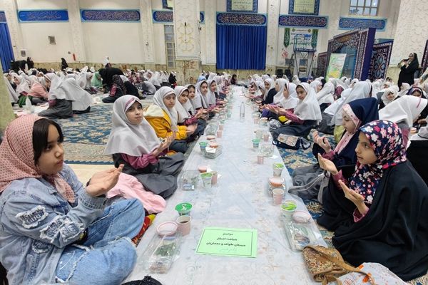 برگزاری سفره افطاری به مناسبت ماه مبارک رمضان در مدارس ناحیه دو شهرری 