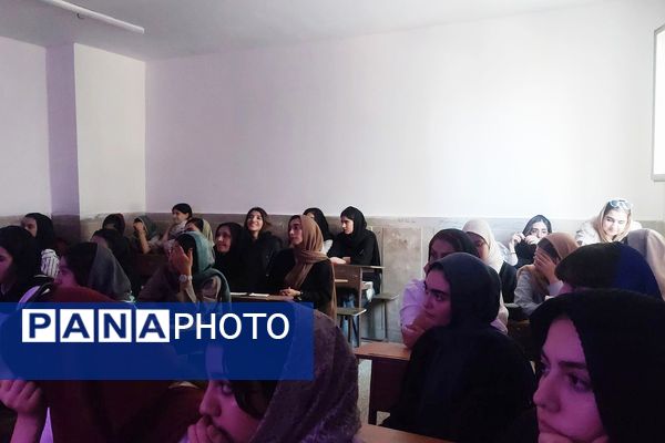 برگزاری همایش انتخاب رشته کنکور سراسری در مدرسه شهید راستی پردیس 