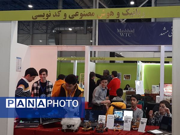 روز دوم نمایشگاه پژوهش و فناوری همزمان با هفته پژوهش در مشهد 