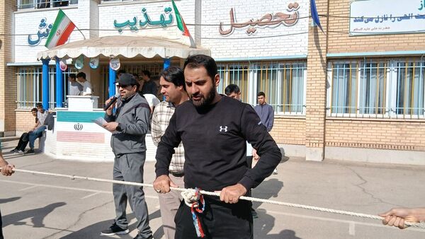 برگزاری مسابقات ورزشی دبیرستان معلم ساوجبلاغ در هفته تربیت‌بدنی